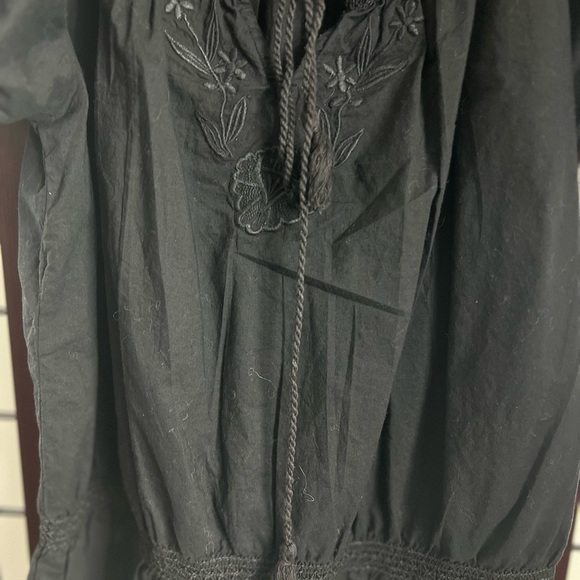 VINTAGE Bandolino Black Embroidered BOHEMIANTop WITH FLORAL MOTIF - Picture 5 of 6